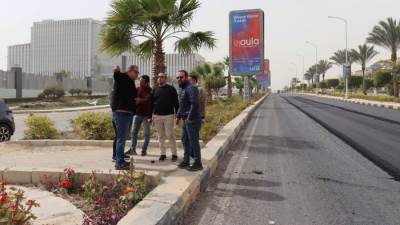 المهندس بسام فضل:  استمرار أعمال رصف الطرق بالمناطق الحيوية بالشيخ زايد.