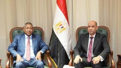 وزير العمل يبحث مع السفير السوداني تدريب الكوادر السوادنية وتأهيلها لسوق العمل