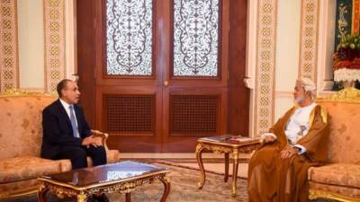 وزير الخارجية وسلطان عُمان يبحثان جهود احتواء التصعيد الإقليمي