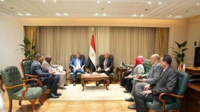 وزير العمل يبحث مع السفير السوداني إعداد كوادر مؤهلة لإعمار وتنمية السودان