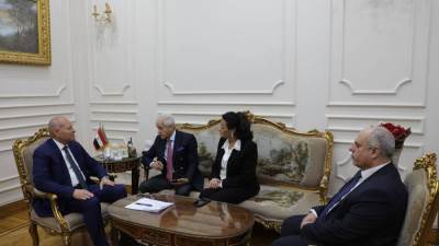 محافظة القاهرة توقع بروتوكول تعاون لزراعة أسطح 425 مبنى بـحي الأسمرات