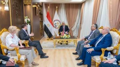 وزير الإنتاج الحربي يبحث مع السفير البريطاني تعزيز التعاون المشترك