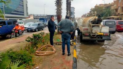 المهندس أحمد رشاد الشريف يقوم بجولة تفقدية لمحطات الصرف الصحي بالقاهرة الجديدة،