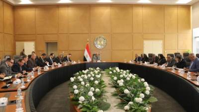 وزير الكهرباء يجتمع باللجنة الاستراتيجية "للكهرباء" لمتابعة تنفيذ إجراءات ترشيد الإنفاق الحكومي