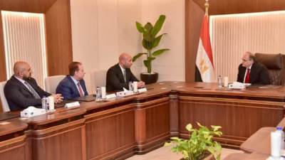 هيئة الدواء المصرية تبحث مع أسترازينيكا تعزيز توطين الصناعة الدوائية