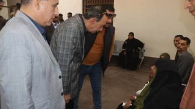 محافظ سوهاج يستبعد قيادات صحية وينقل طاقم إسعاف بمركز البلينا لسوء الخدمة والنظافة