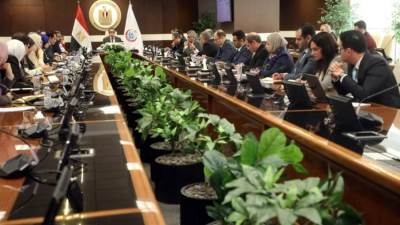 تعزيز الخدمات الطبية وتحسين الإنفاق..  وزير الصحة يراجع الحساب الختامي لموازنة 2024-2025