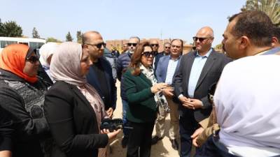 وزيرة التنمية المحلية ومحافظ الإسكندرية يتفقدان مركز الناصرية للتخلص من المخلفات الخطرة
