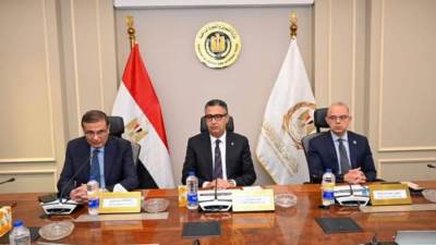 وزراء التموين والزراعة والاستثمار يبحثون آليات التكامل لتحقيق الأمن الغذائي