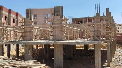 حملات مكثفة وإزالة فورية لمخالفة بناء بالحى الثالث شرق بمدينة الشروق