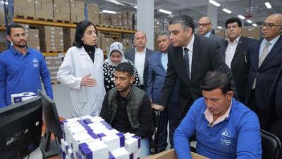 الدكتور هشام ستيت ينفقد صيدليات الإسعاف ومخازنالهيئة المصرية للشراء الموحد 