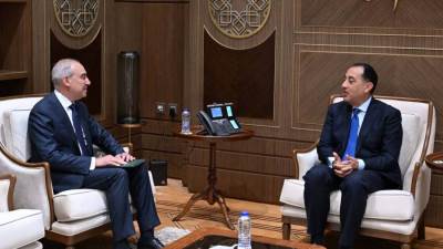 رئيس الوزراء يلتقي السفير علاء يوسف رئيس الهيئة العامة للاستعلامات 