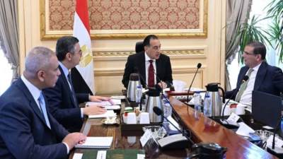 رئيس الوزراء يتابع توافر السلع الاستراتيجية واستعدادات توريد القمح المحلي