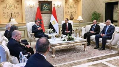 رئيس الوزراء يستقبل نظيره المغربي في مطار القاهرة الدولي