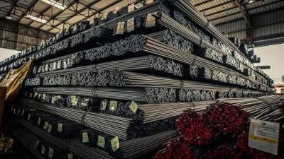 الكومي يتجاوزعز ويعلن 37.5 ألف جنيه لطن الحديد