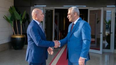 "وزير الإنتاج الحربي" و"محافظ القاهرة" يبحثان تحويل 2262 أتوبيسًا للعمل بالغاز الطبيعي