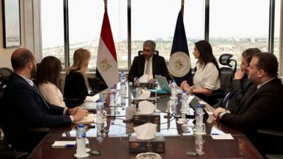 وزير السياحة يبحث مع شركة "فيزا" تعزيز المدفوعات الإلكترونية وتيسير تجربة السائح