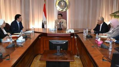 وزير الصناعة يبحث مع "غرفة صناعة الحرف اليدوية" سبل النهوض بالصناعات التراثية