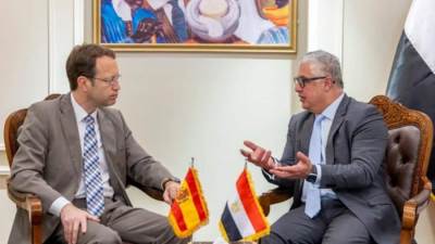 "اقتصادية قناة السويس" تستهدف جذب استثمارات إسبانية في أغشية التحلية والطاقة والمواني