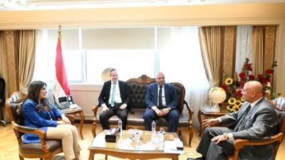 وزيرة الإسكان تبحث مع «أكوا باور» إنشاء وتشغيل محطات تحلية مياه البحر