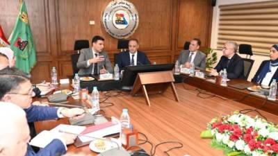 وزير الصناعة يبحث مع "المركز الوطني لتخطيط الأراضي" آليات تيسير الإجراءات على المستثمرين