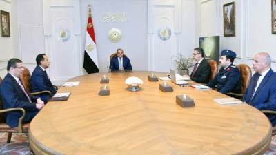 الرئيس السيسي يتابع مع "الحكومة" منظومة الأمن الغذائي وتوفير السلع الاستراتيجية