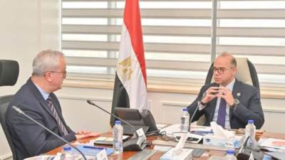 وزير الاستثمار يبحث مع "ألستوم" إنشاء أول مصنع لإنتاج مكونات القطارات   