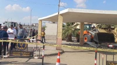 انهيار جزئي بسقف مبنى موقف النقل الجماعي بمدينة السادات