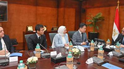 وزير الاستثمار يبحث مع "سامسونج" و"إل جي" خطط التوسع وزيادة نسبة المكون المحلي