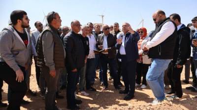 وزيرا النقل والكهرباء يتفقدان جبل الجلالة لإقامة مشروعات لتوليد الكهرباء من طاقة الرياح