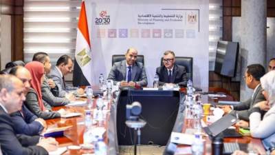 وزيرا التخطيط والعمل يناقشان تعزيز فرص العمل وتحسين جودة الحياة