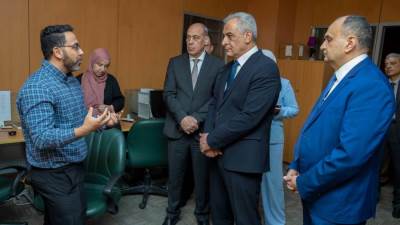 وزير الإنتاج الحربي يتابع تطوير منظومات العمل الرقمية في شركة تويا تكنولوجي