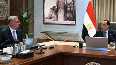 الحكومة تقرر  طرح 10 شركات للبترول في البورصة