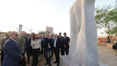 "الثقافة" توافق على تجديد عرض 3 أعمال فنية من "سمبوزيوم أسوان"بميادين السويس