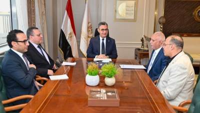 وزير التموين يبحث مع البدالين التموينيين دمج المنافذ في مشروع «Carry On»