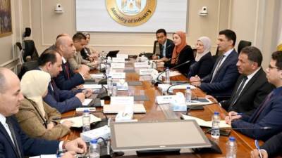 وزيرا "الصناعة والعمل" يبحثان التكامل في التدريب والتفتيش ودعم مبادرة القرى المنتجة
