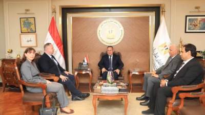 "التعليم العالي" يبحث مع "جامعة إيست لندن" تعزيز التعاون في الذكاء الاصطناعي