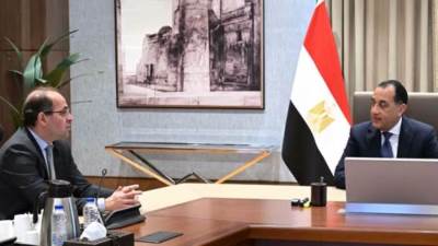 رئيس الوزراء يستعرض مع "وزير المالية" نتائج اجتماعات صندوق النقد والبنك الدوليين