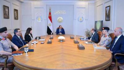 "السيسي" يوجه بوضع جداول زمنية مُحددة لإنهاء المشروعات الجارية بالإسكان
