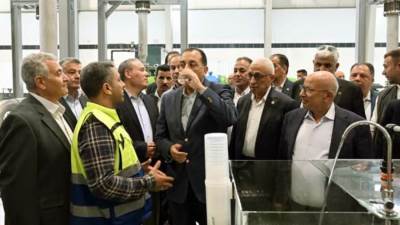 بطاقة 100 ألف م3/يوم.. "مدبولي" يتفقد محطة تحلية مياه البحر بمدينة العريش