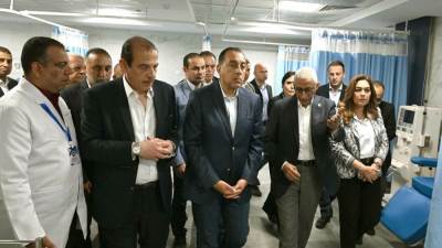 رئيس الوزراء يتفقد مبني الغسيل الكلوي الجديد بمستشفى العريش العام