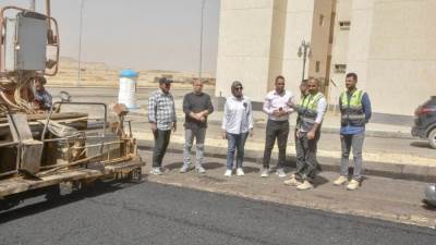  المهندسة أسماء مخلوف: تسارع وتيرة رصف الطرق بالمرحلة الأولى بالسويس الجديدة.