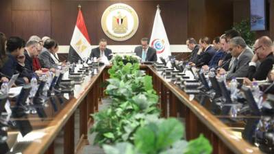 وزيرا الصحة والتعليم العالي يبحثان تعزيز التعاون لدعم منظومة التأمين الصحي الشامل