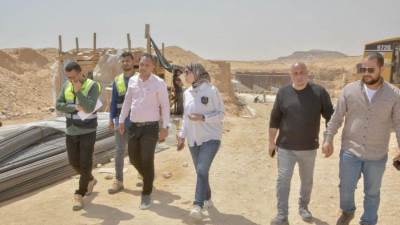 المهندسة أسماء مخلوف تتابع أعمال تطوير منظومة الحماية من السيول بالسويس الجديدة