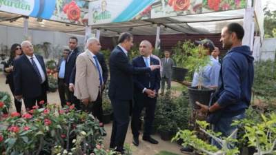  خلال تفقده "معرض الزهور".. وزير الزراعة: التوسع في إنتاج زهور الزينة مصدر حيوي للعملة الصعبة