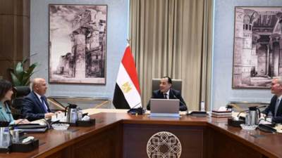 رئيس الوزراء يتابع خطة ترشيد استهلاك المواد البترولية بالمشروعات الحكومية  