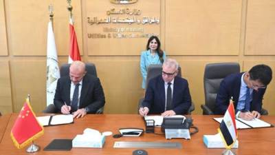 "الإسكان" توقع مذكرة تفاهم مع "سيتيك" الصينية و"آنكوم" لإنشاء مصنع أغشية تحلية مياه البحر