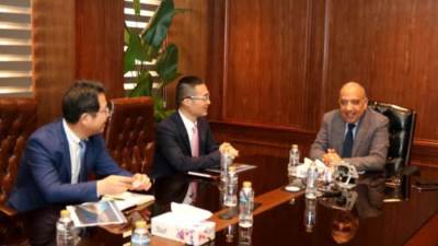 "الكهرباء" و"هواوي" تبحثان الحلول الرقمية وأنظمة التوزيع الذكية لتعزيز استيعاب الطاقات المتجددة