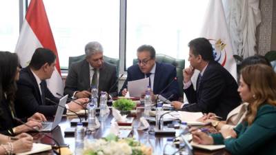 وزيرا الصحة والسياحة يبحثان الارتقاء بالخدمات الطبية للسائحين وتعزيز تنافسية السياحة الصحية