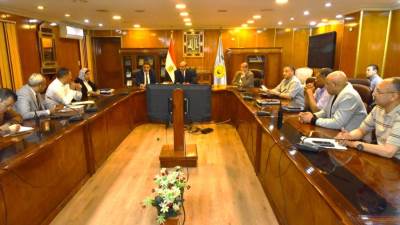 محافظ أسيوط يشدد على تسريع تقنين أراضي الدولة والتصالح في مخالفات البناء 